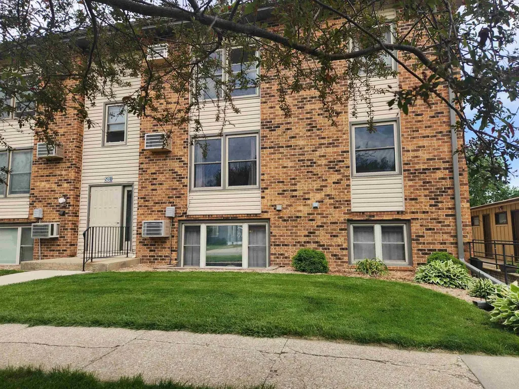 508 Commercial St Unit B