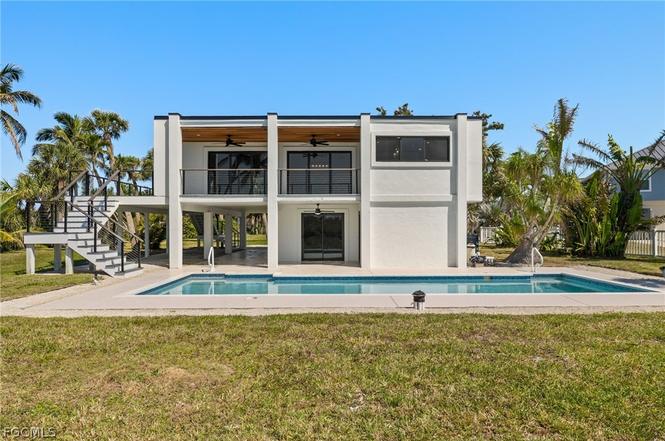 3702 Coquina Dr