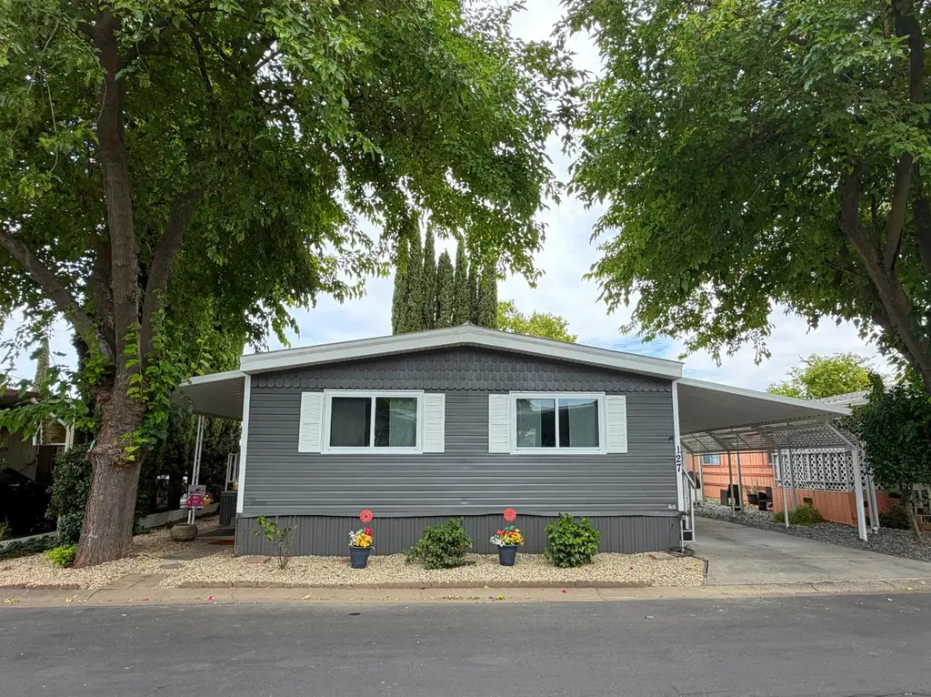 3901 Lake Rd #127