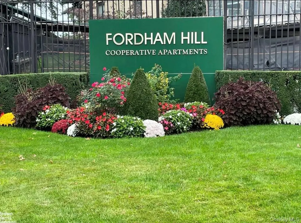 2 Fordham Hill Oval Unit 1G