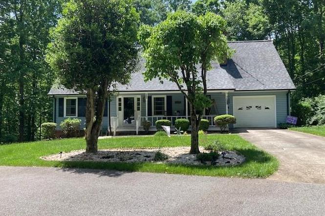 246 Hemlock Ln