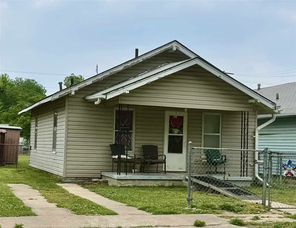 1006 W College Ave