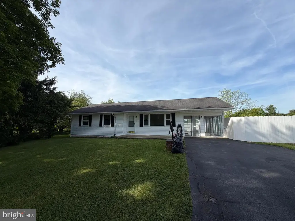 12 Homestead Ln
