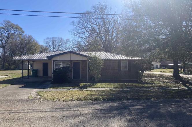 20110 Circle Dr