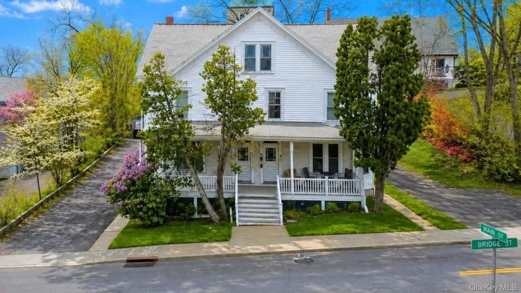 91 Bridge St #93
