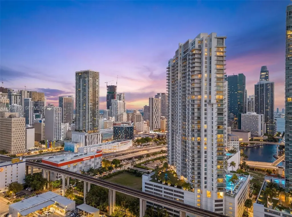 90 SW 3rd St #1105