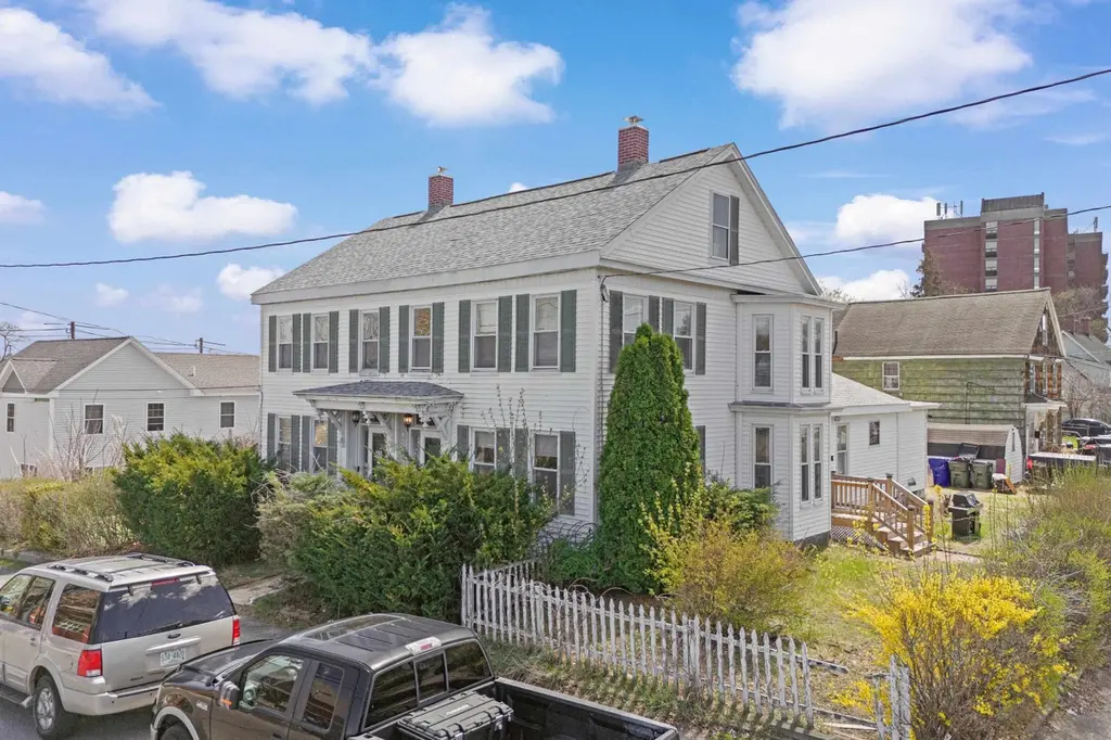 140 Douglas St