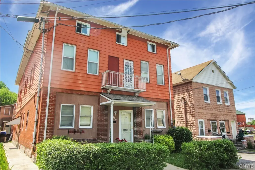 114 Freeman Ave