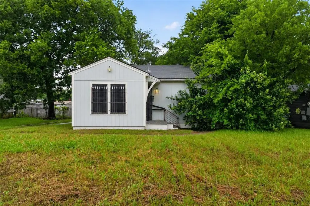 3102 Kellogg Ave