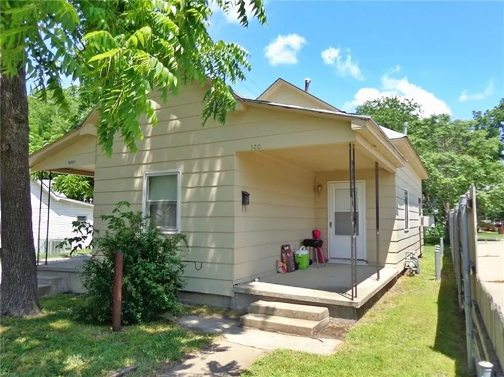 100 W Adams St