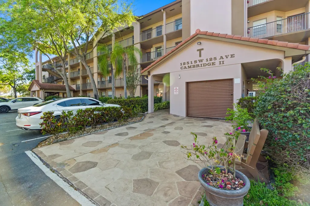 1251 SW 125th Ave Unit 105-t