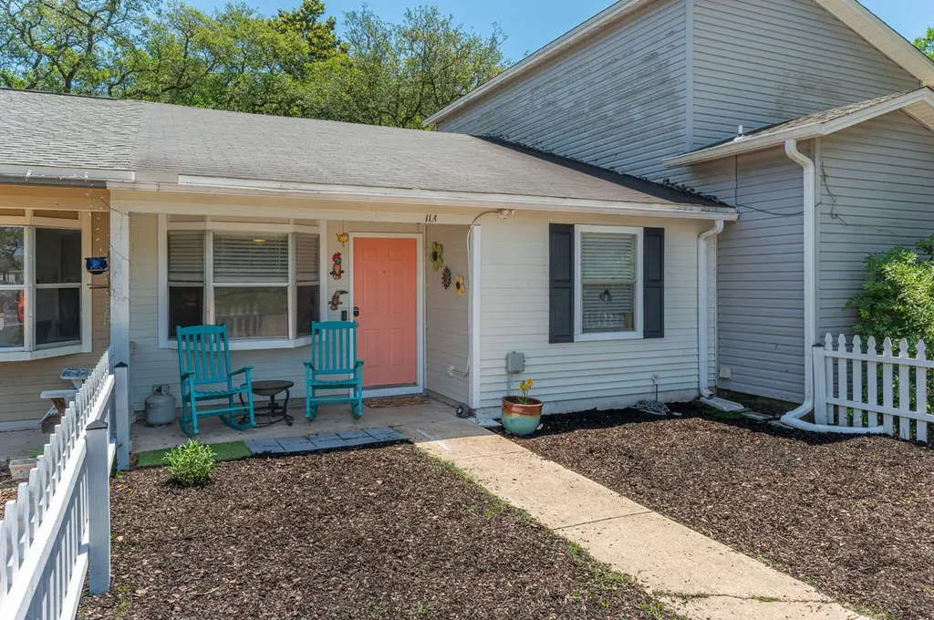 11 SE Magnolia Ave Unit A