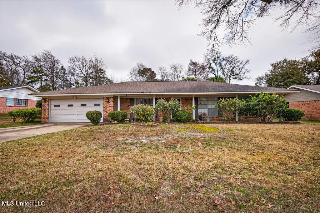 734 Canterbury Dr