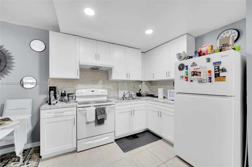 1851 NE 168th St Unit A8