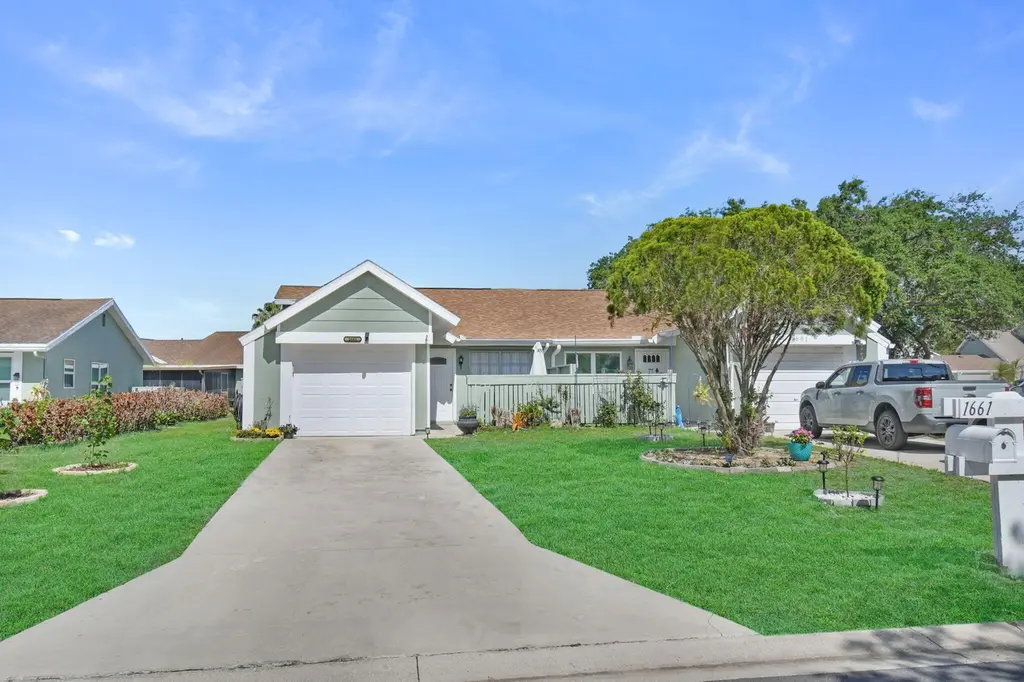 1661 SE Kestwick Ct