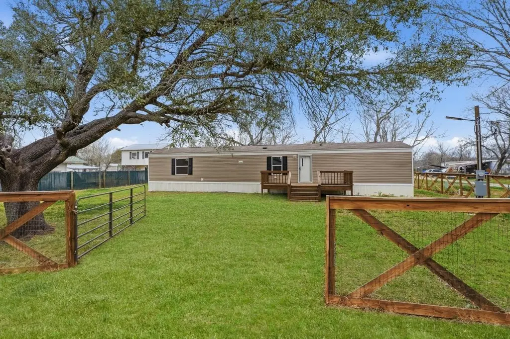 143 County Road 2414