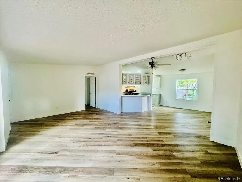 712 Oriole Dr
