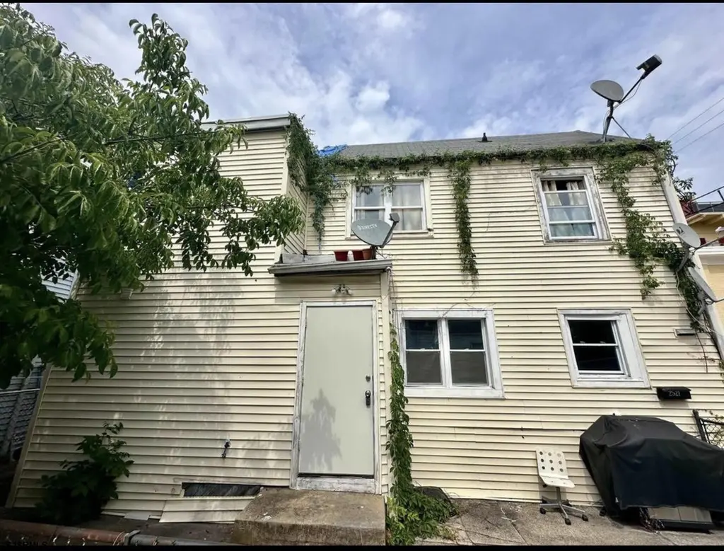 2521 Centennial Ave