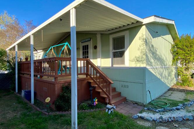 17 Commodore Ln