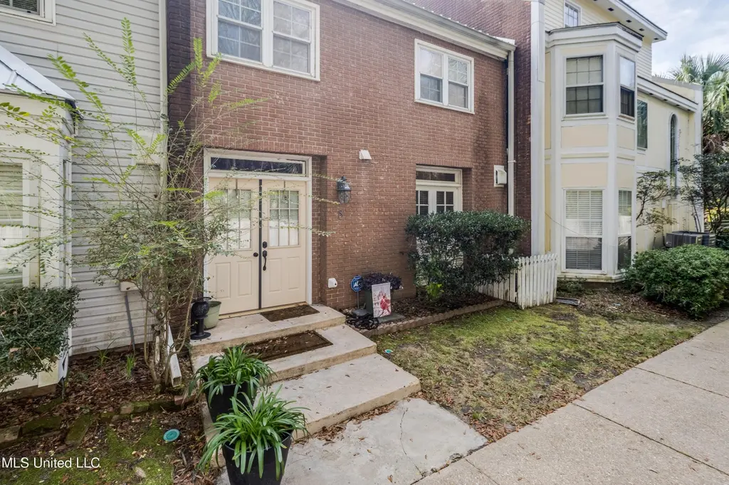 928 Courthouse Rd #8