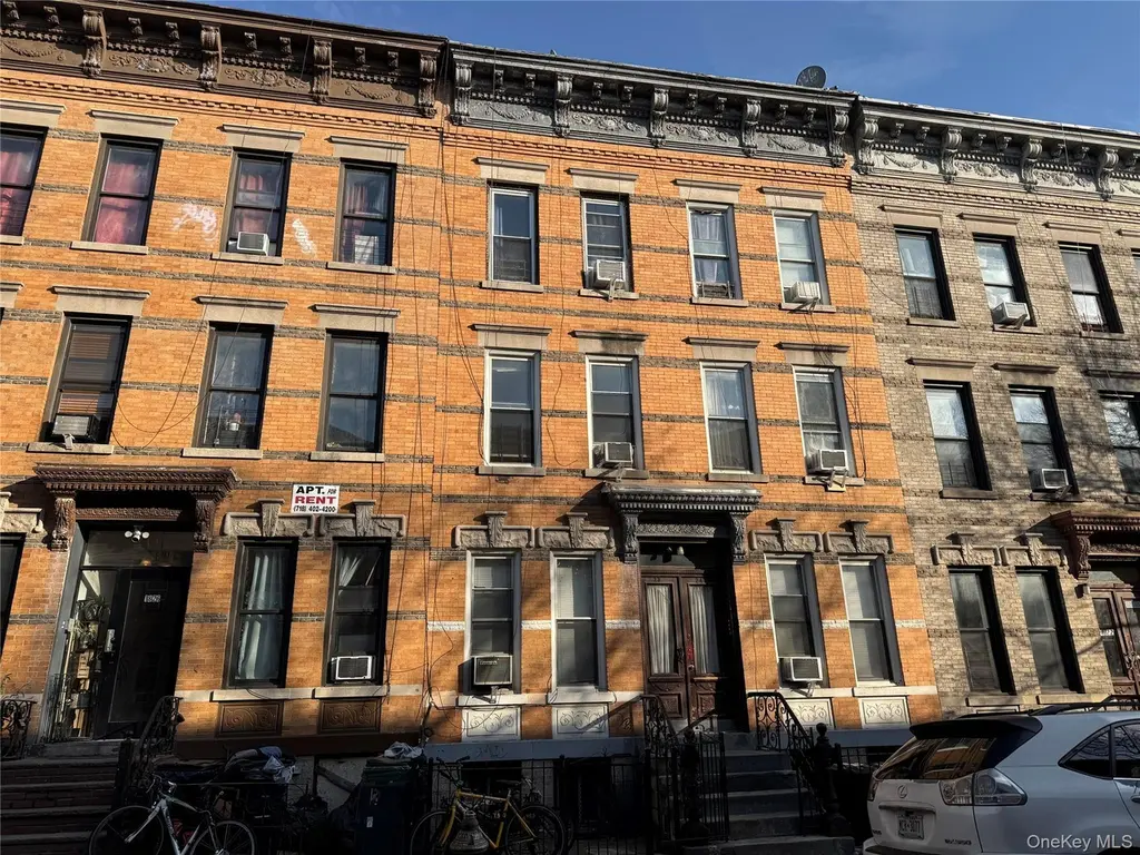 1824 George St