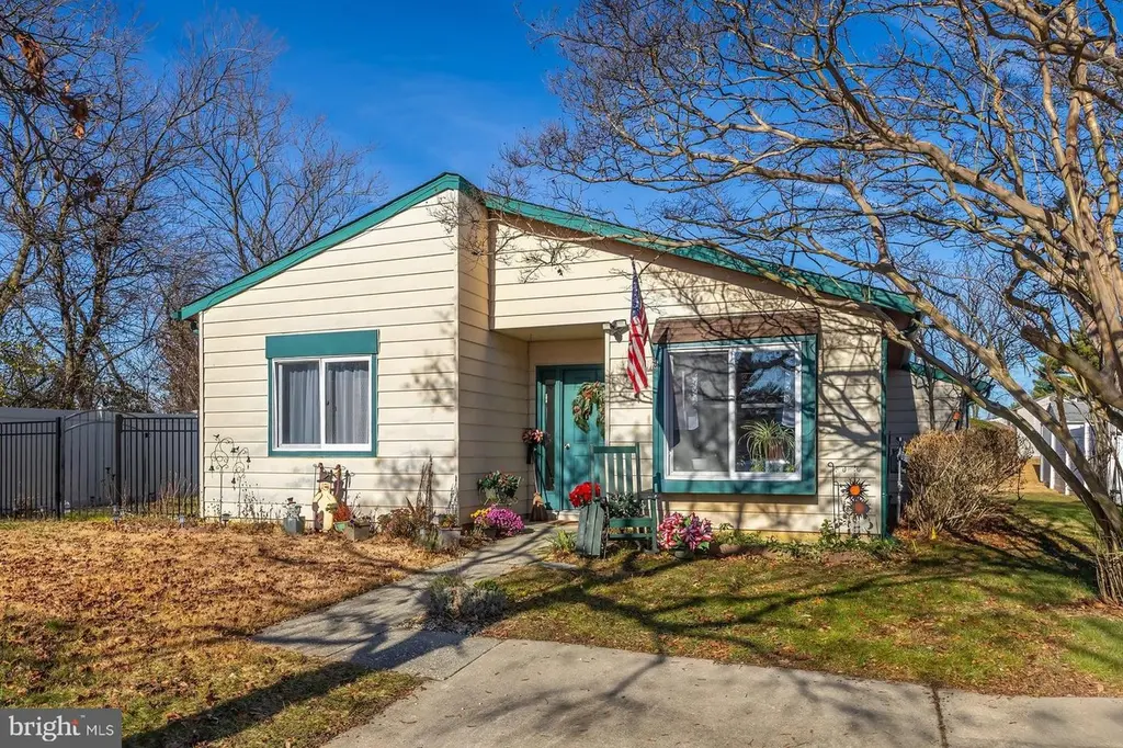 17 Hickory Ln