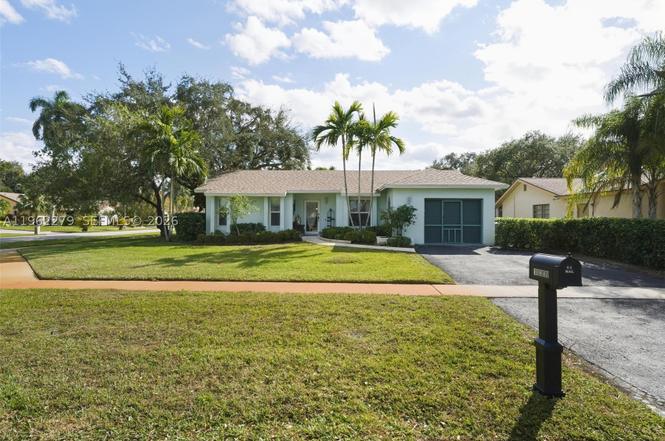 10308 Greenbriar Ct