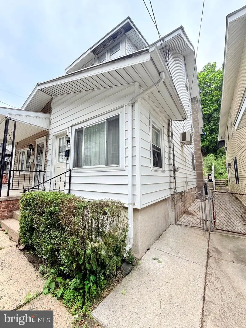 428 Laurel St