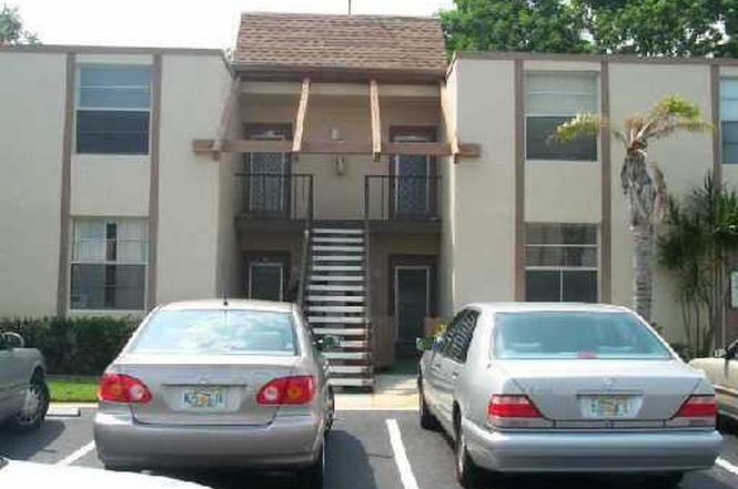 10 Willowbrook Ln #104