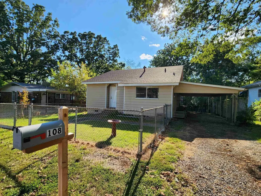 108 Chitwood St