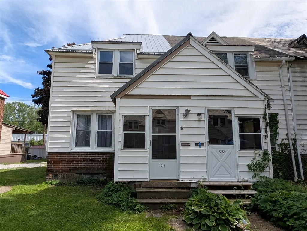 1715 W 15th St