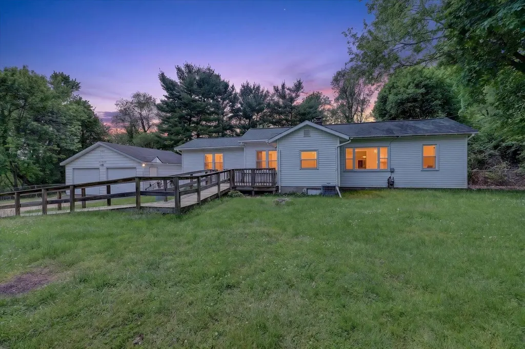 565 Collette Ave