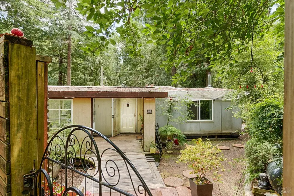 7 Magic Mountain Rd