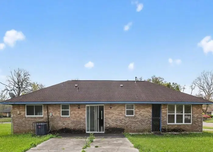 6127 Glen Oaks Dr