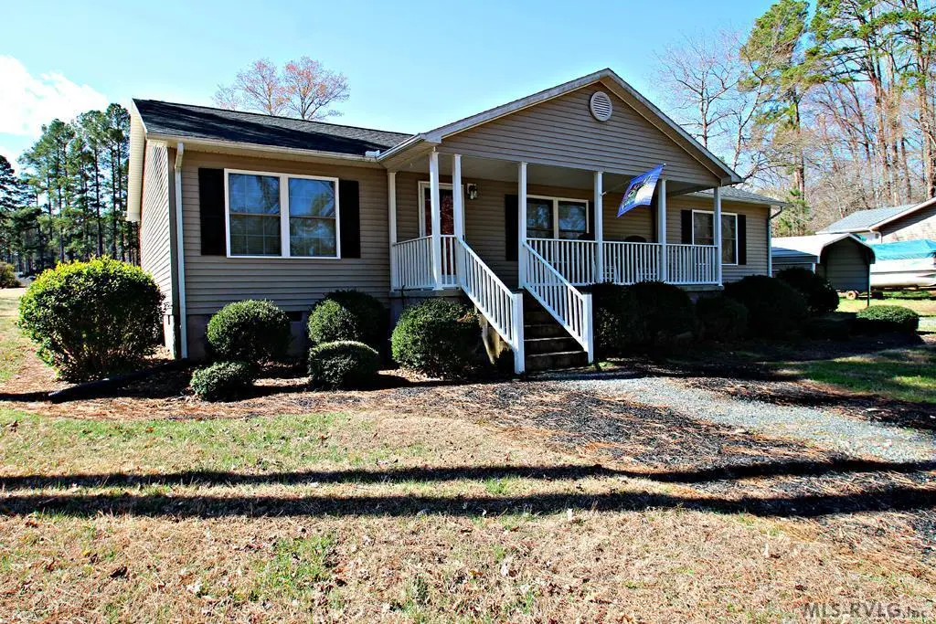 136 Hemlock Dr