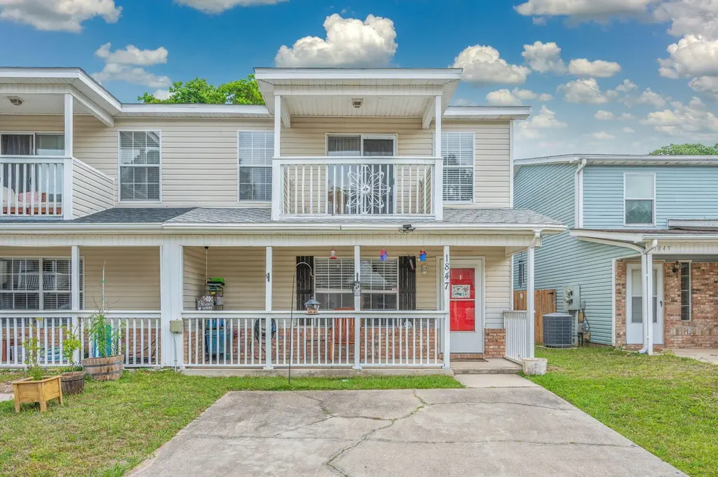 1847 Pointed Leaf Ln