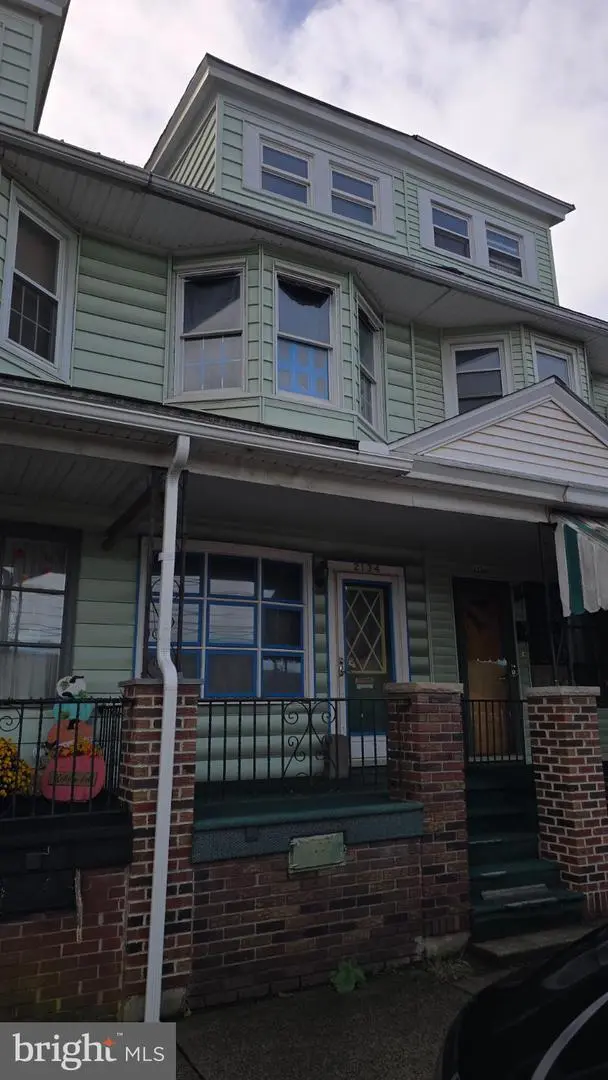 2134 Centre St