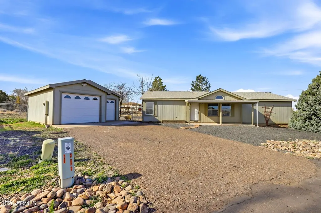 3077 W Park Plaza Dr