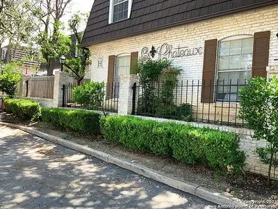 8038 Broadway