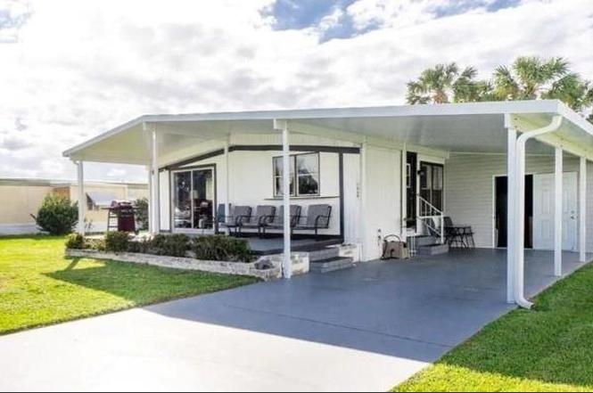 1520 Blue Heron Dr