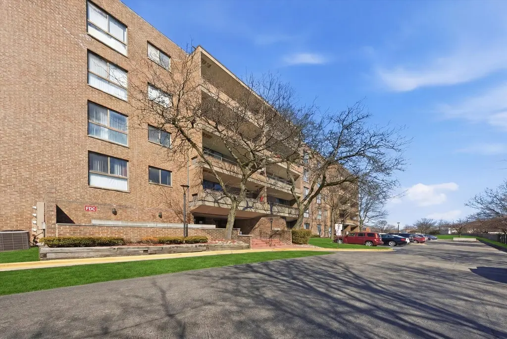 5 E Carriageway Dr #308