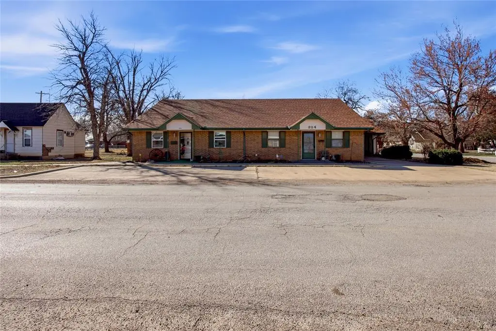 324 W 4th St