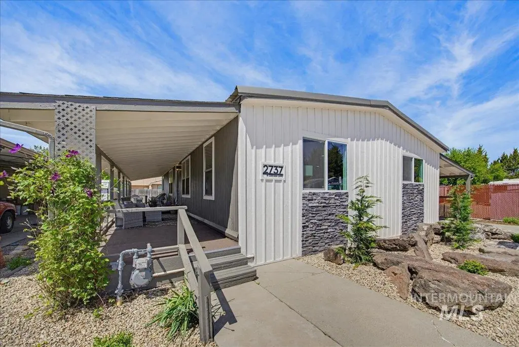 2737 N Carissa Ln