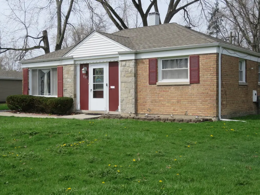 257 Minocqua St