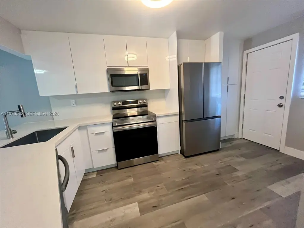 1750 NE 191st St Unit 522-3