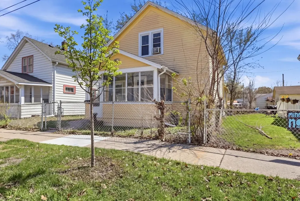 324 Van Buren Ave