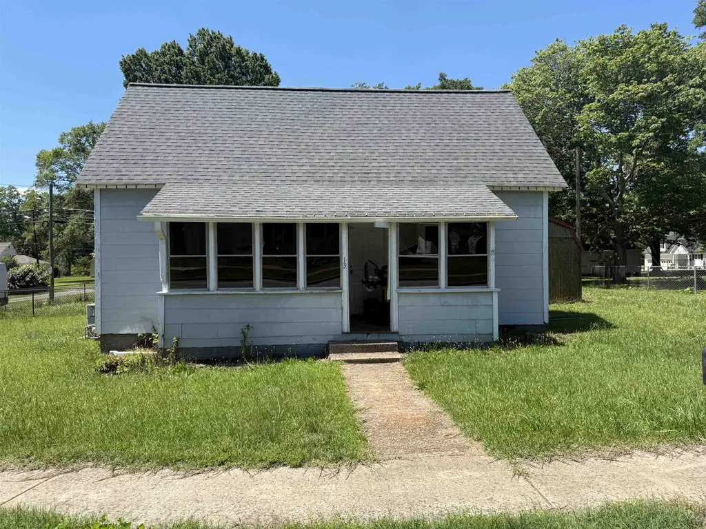 13 B St