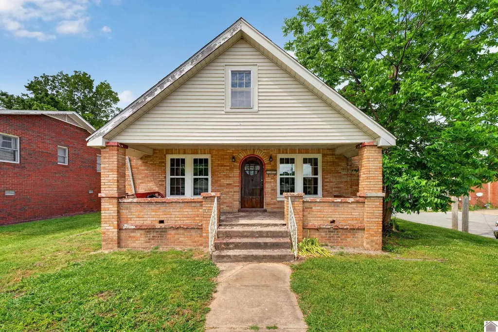200 W 12th St