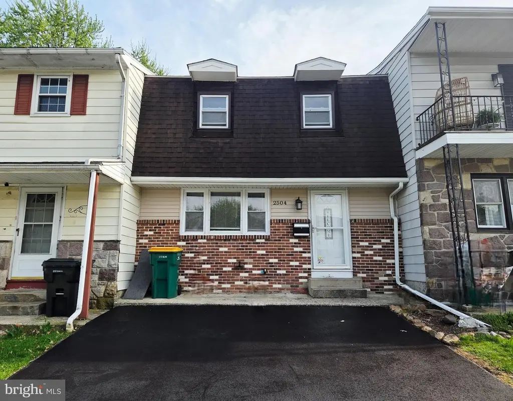 2504 Girard