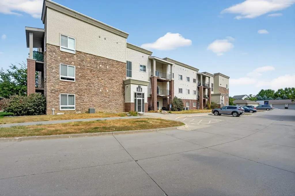 6350 Coachlight Dr #3204